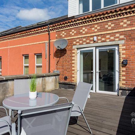 Attic Style 2 Bed Duplex Apartment With Rooftop Patio Belfast Kültér fotó
