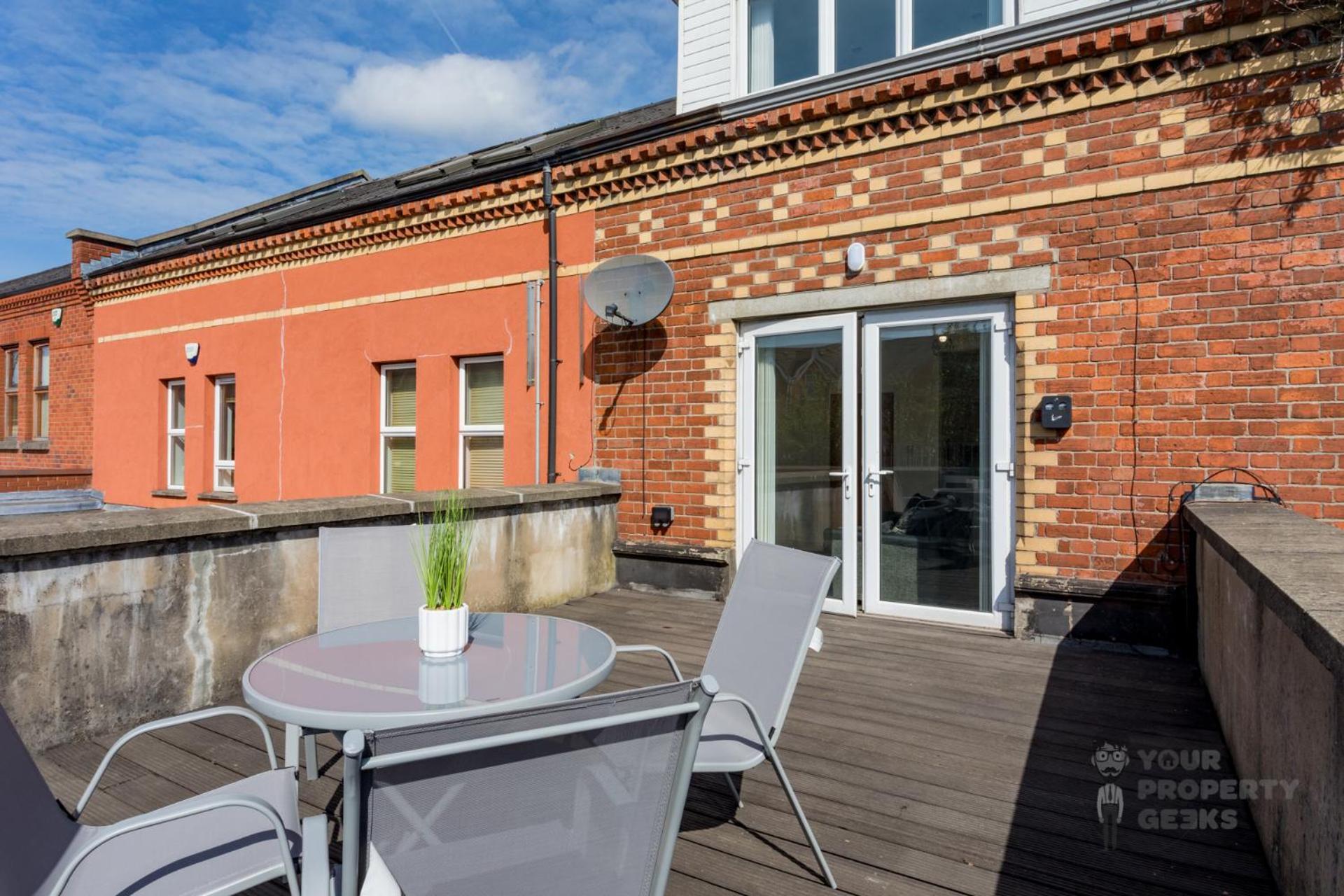 Attic Style 2 Bed Duplex Apartment With Rooftop Patio Belfast Kültér fotó